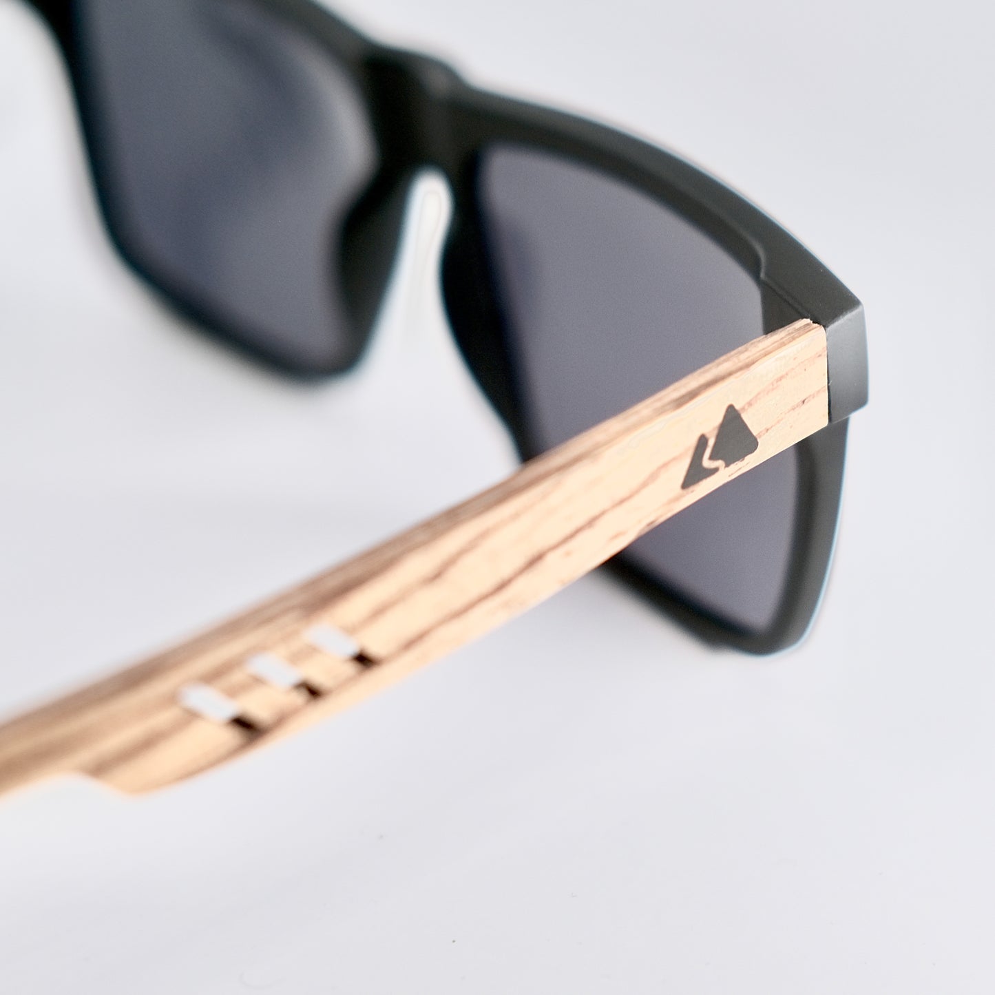 Unisex retro bamboo sunglasses with UV400 lenses