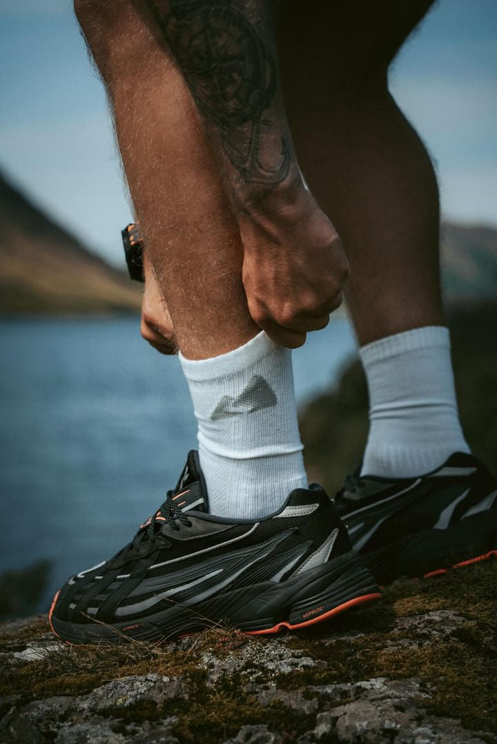 Hochwertige weiße Merino-Crew-Socken für Wandern, Aktivitäten und Laufen